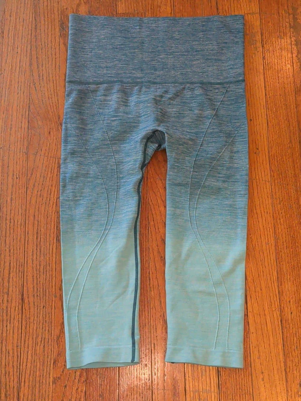 Yelete Ombre Teal to Aqua High-Waist Crop Leggings